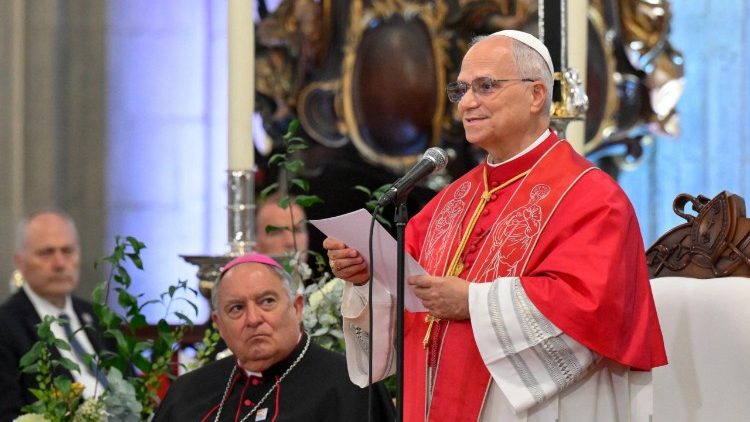Pope in Canary Islands: Remain united through the Cross and the Eucharist